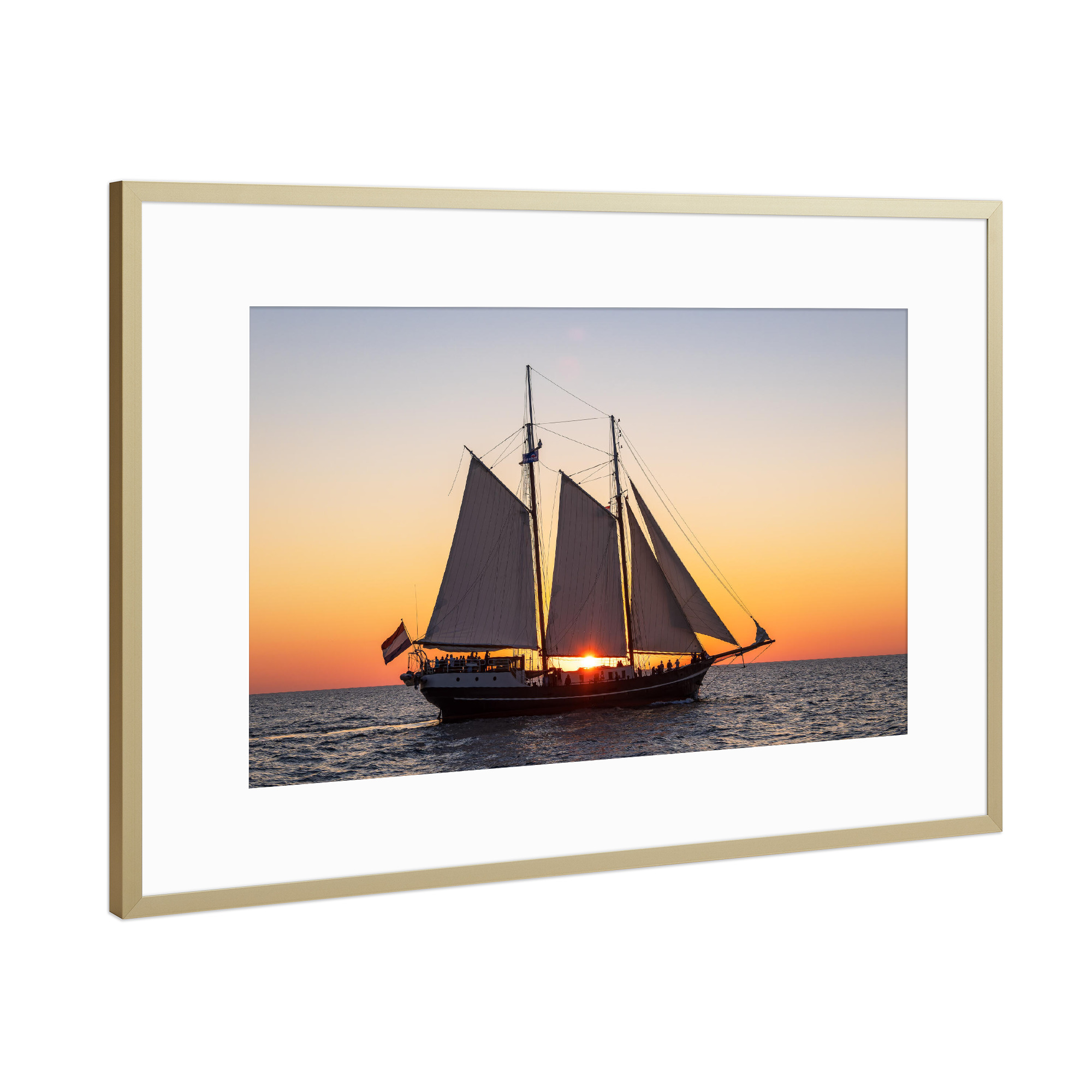 Poster mit Rahmen Gold "Sonnenuntergang mit Segelschiff" artboxONE - Natur,Reise,Reise / Strand und Meer