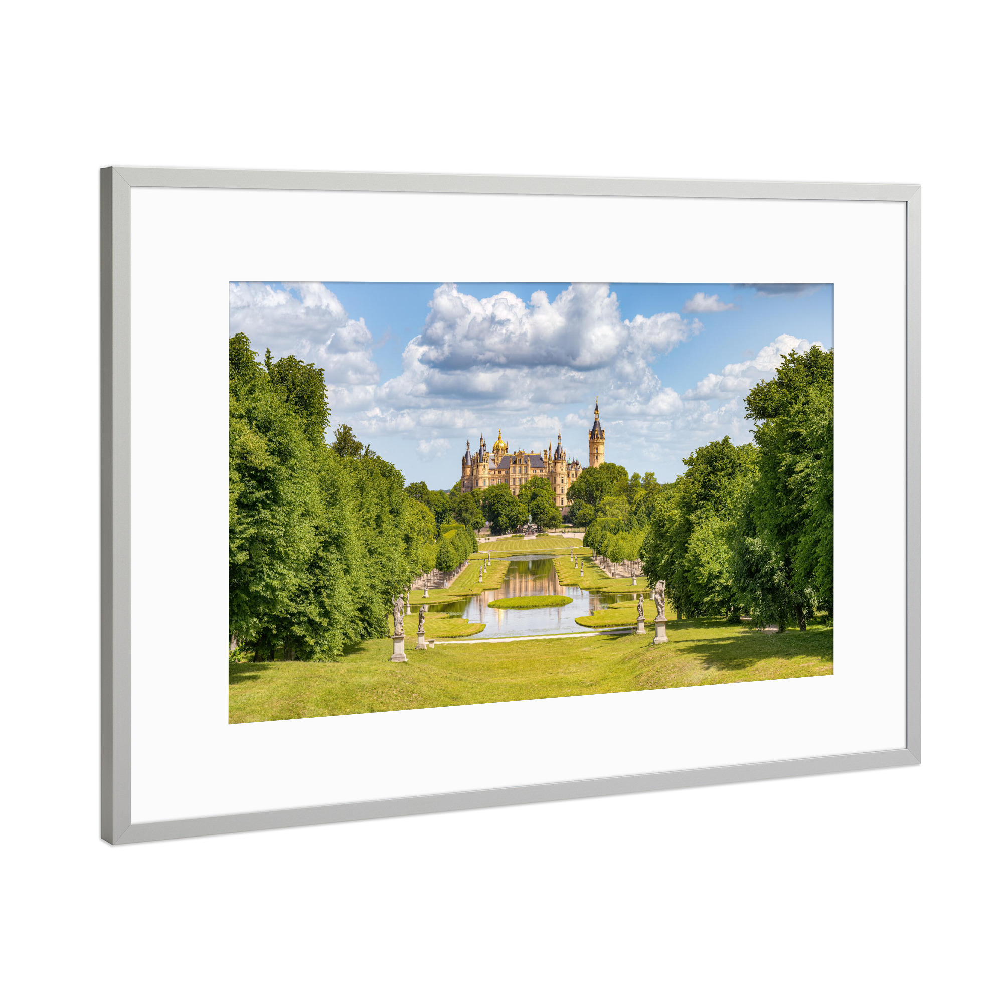 Poster mit Rahmen Silber "Schlossgarten und Schloss Schwerin" artboxONE - Städte,Reise,Architektur