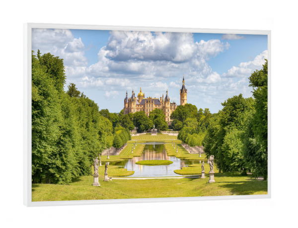 Poster mit weißem Rahmen "Schlossgarten und Schloss Schwerin" artboxONE - Städte,Reise,Architektur