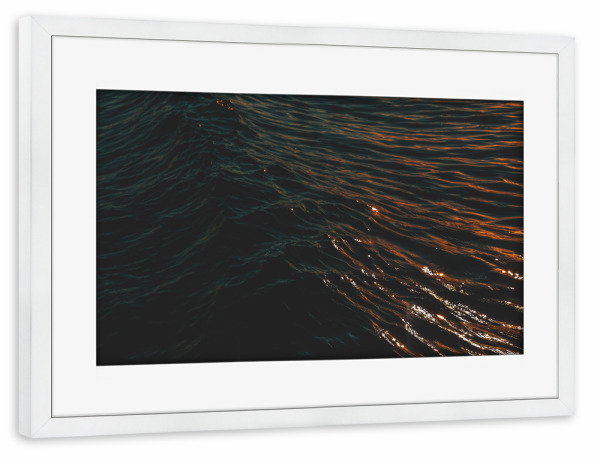 Poster mit Rahmen weiß "Ostseewellen bei Sonnenuntergang" artboxONE - Natur,Reise,Reise / Strand und Meer