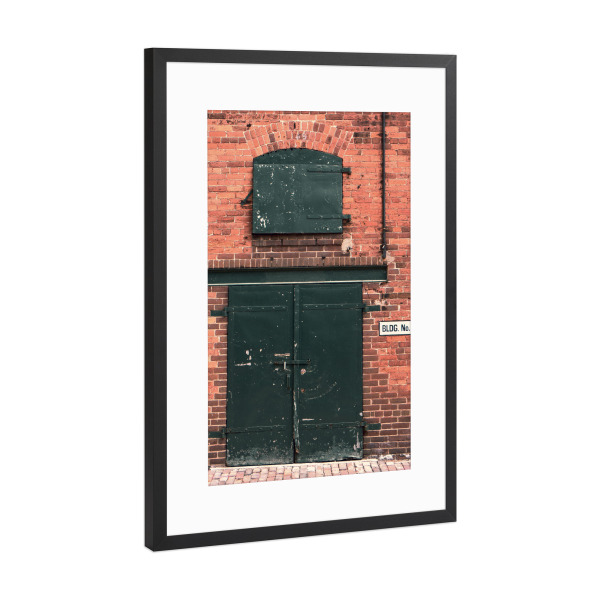 Poster mit Rahmen Schwarz (Metallic) "Brick Building" artboxONE - Städte,Reise,Architektur,Reise / Länder