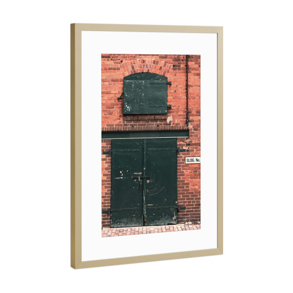 Poster mit Rahmen Gold "Brick Building" artboxONE - Städte,Reise,Architektur,Reise / Länder