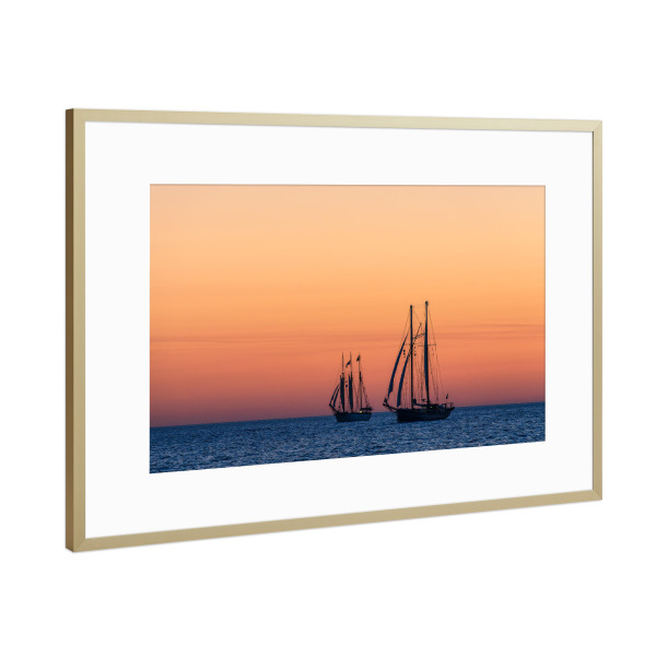 Poster mit Rahmen Gold "Zwei Windjammer im Abendrot" artboxONE - Natur,Reise,Reise / Strand und Meer