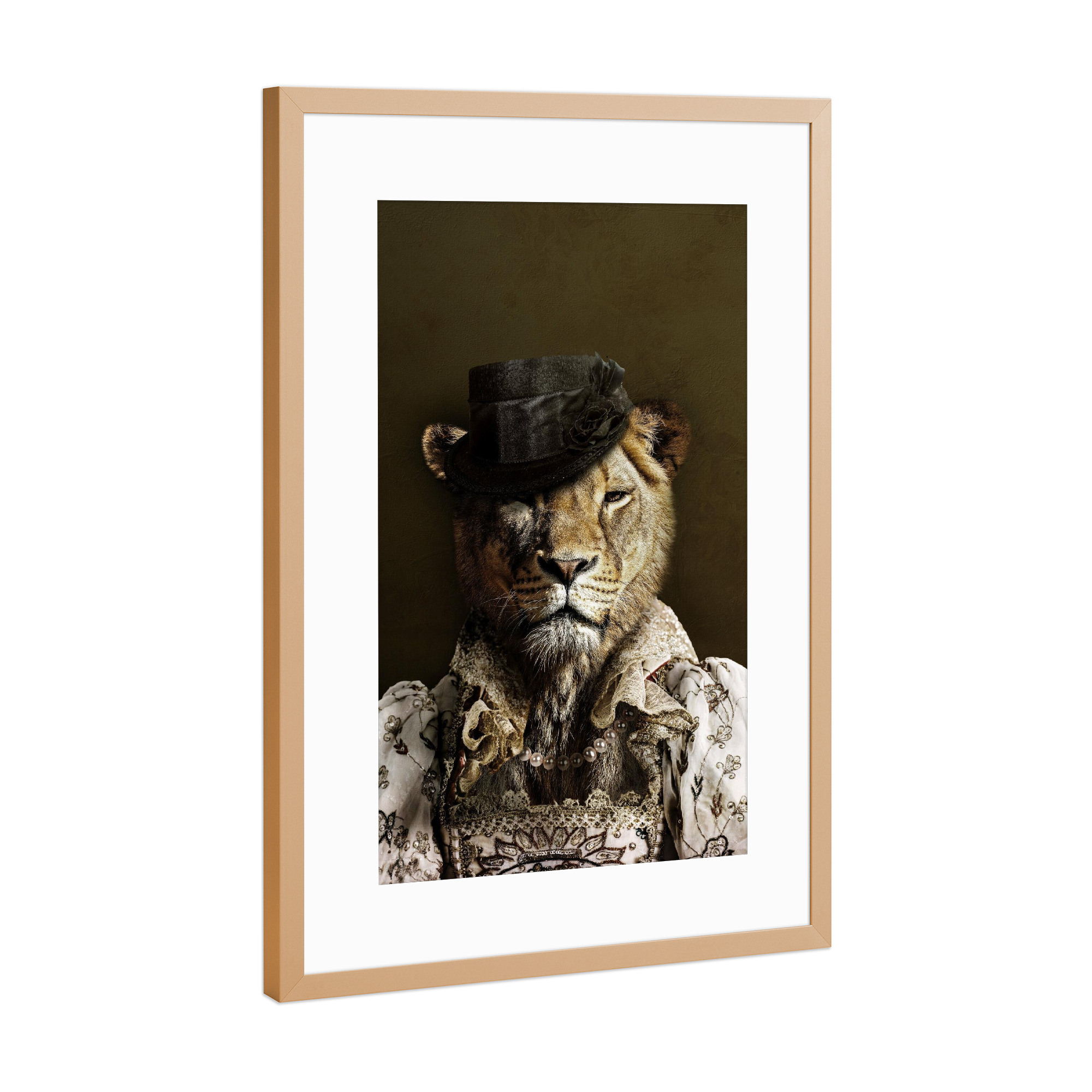Poster mit Rahmen Kupfer "Edle Löwin" artboxONE - Tiere - Löwin,Löwin mit kleid,Löwin mit kleidung,Löwinkopf