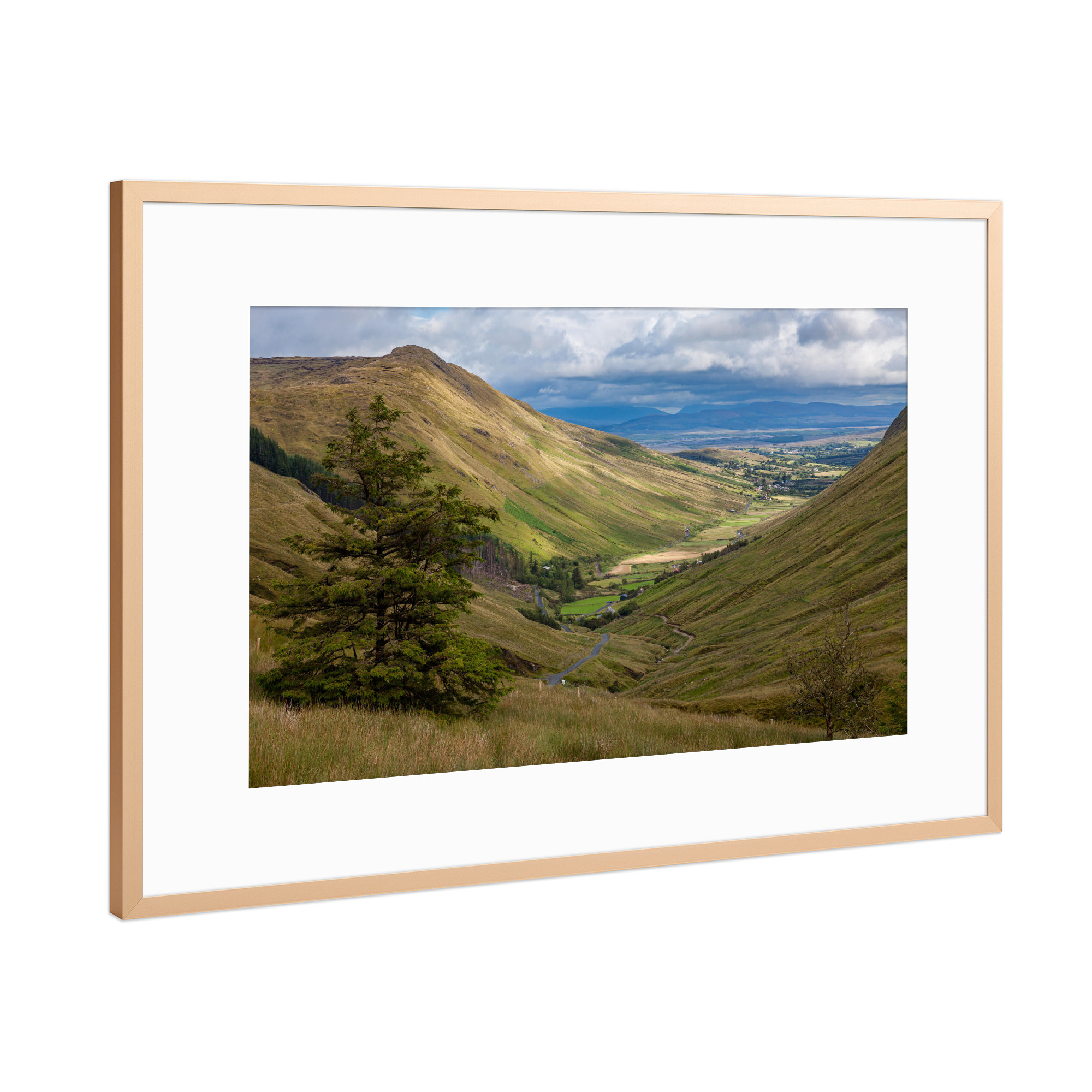 Poster mit Rahmen Kupfer "Malaidh Ghleann Gheis in Irland" artboxONE - Natur - Irland,Landschaft,Natur,Grüne insel,Hügel,Malaidh ghleann gheis