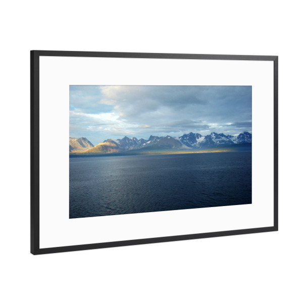 Poster mit Rahmen Schwarz (Metallic) "Mitternachtssonne in Norwegen" artboxONE - Natur,Reise,Reise / Strand und Meer,Reise / Länder