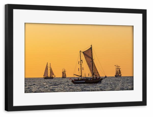 Poster mit Rahmen schwarz "Segelschiffe, Ostsee, Himmel" artboxONE - Natur,Reise,Reise / Strand und Meer