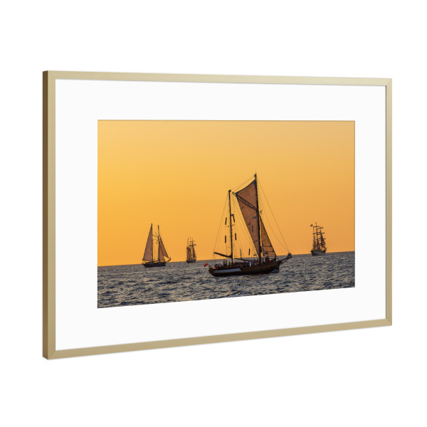 Poster mit Rahmen Gold "Segelschiffe, Ostsee, Himmel" artboxONE - Natur,Reise,Reise / Strand und Meer