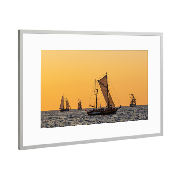 Poster mit Rahmen Silber "Segelschiffe, Ostsee, Himmel" artboxONE - Natur,Reise,Reise / Strand und Meer