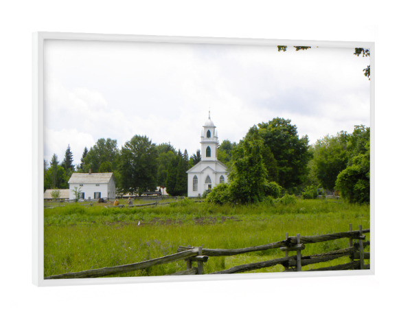 Poster mit weißem Rahmen "Landleben mit weißer Holzkirche" artboxONE - Reise,Reise / Länder