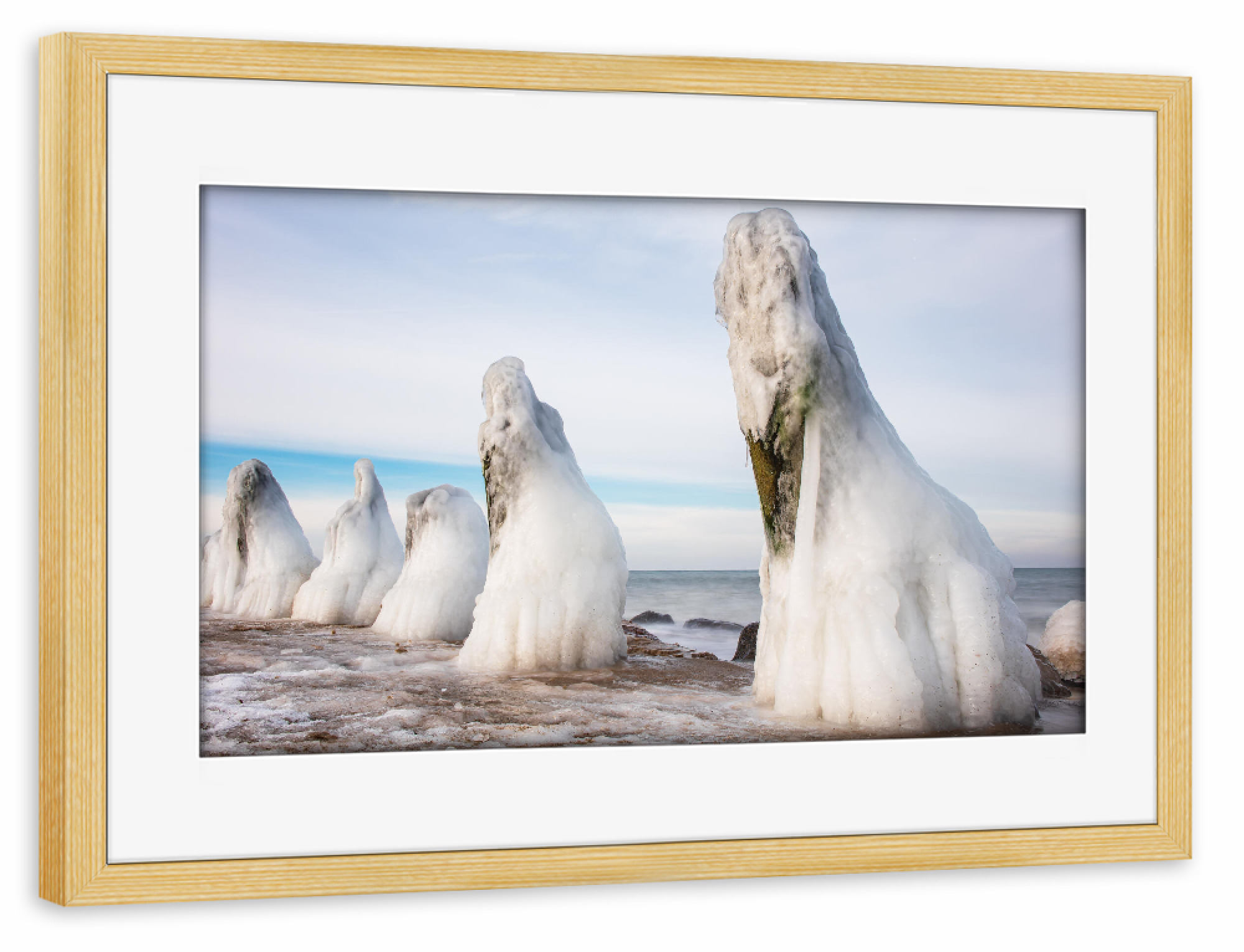 Poster mit Rahmen kiefer "Buhne, Eis und Himmel" artboxONE - Natur,Reise,Reise / Strand und Meer