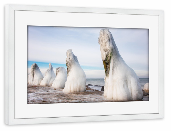 Poster mit Rahmen weiß "Buhne, Eis und Himmel" artboxONE - Natur,Reise,Reise / Strand und Meer