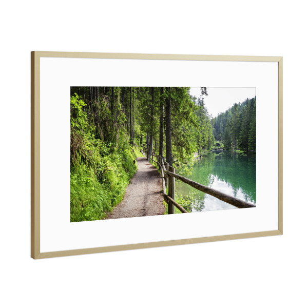 Poster mit Rahmen Gold "Gehweg am See" artboxONE - Natur,Reise,Reise / Länder