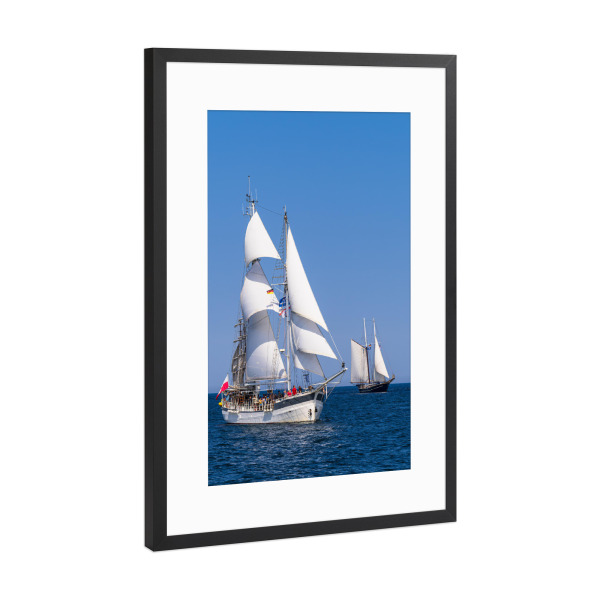 Poster mit Rahmen Schwarz (Metallic) "Windjammer unter Segel" artboxONE - Natur,Reise,Reise / Strand und Meer