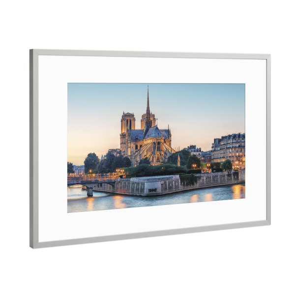 Poster mit Rahmen Silber "Notre-Dame in der Abenddämmerung" artboxONE - Städte,Reise,Architektur,Städte / Paris,Reise / Länder