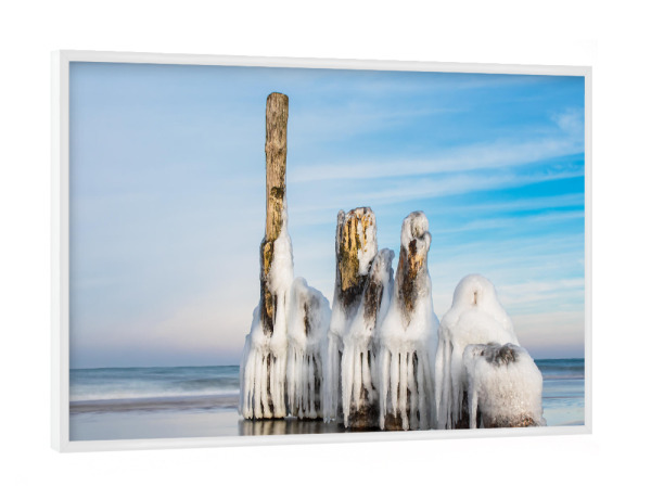Poster mit weißem Rahmen "Ostsee, Buhne und Eis" artboxONE - Natur,Reise,Reise / Strand und Meer