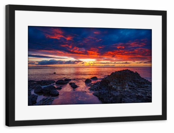 Poster mit Rahmen schwarz "Irlands Gaint ́s Causeway" artboxONE - Natur,Reise,Reise / Strand und Meer