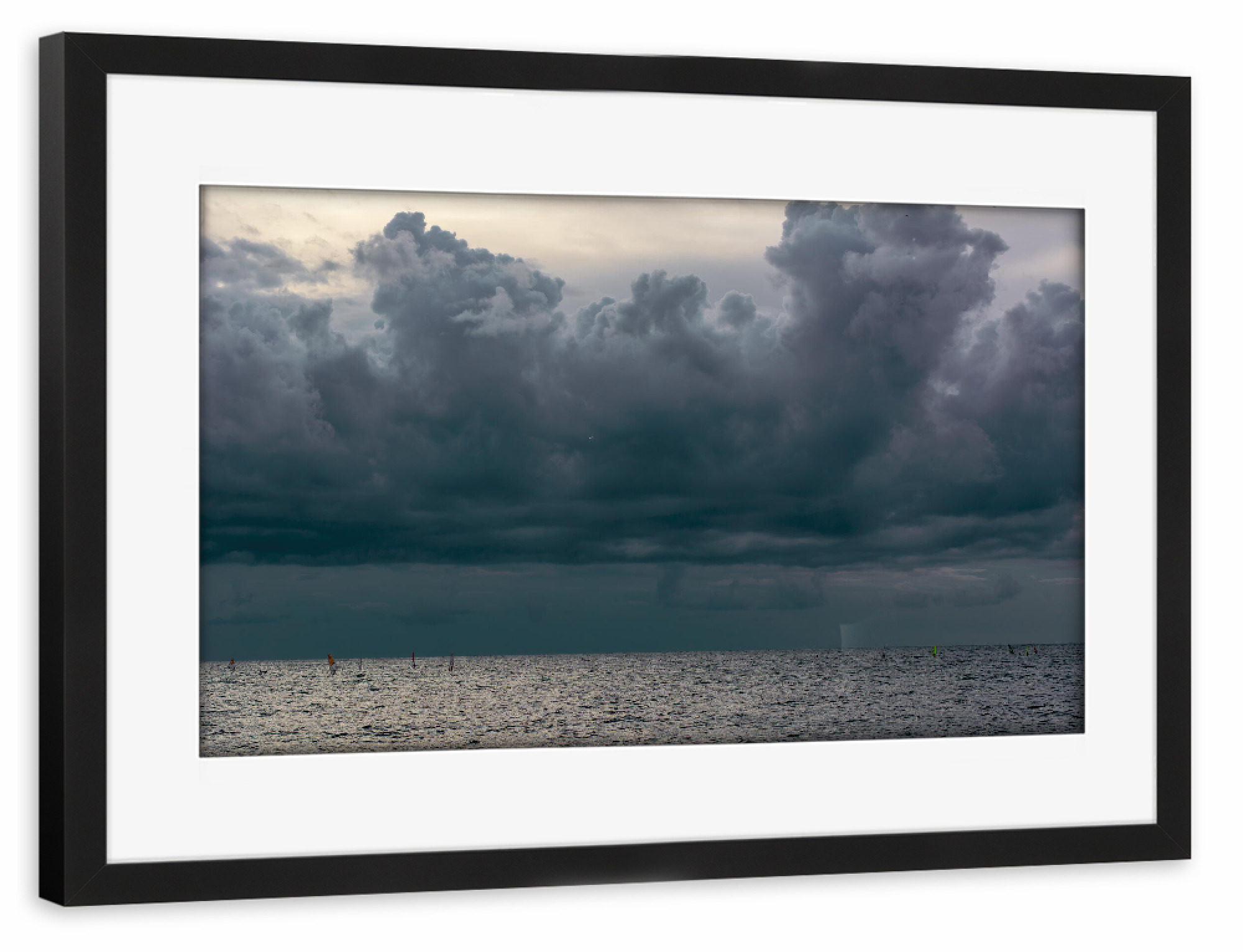 Poster mit Rahmen schwarz "Meer und Wolken" artboxONE - Reise,Reise / Strand und Meer,Sport