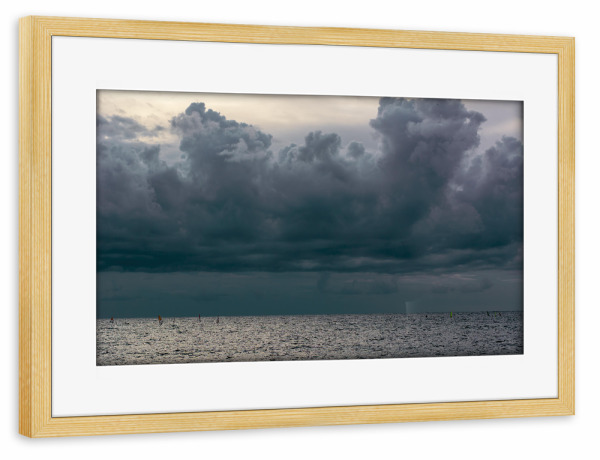 Poster mit Rahmen kiefer "Meer und Wolken" artboxONE - Reise,Reise / Strand und Meer,Sport