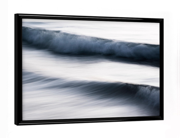 Poster mit schwarzem Rahmen "Wellen von nahem" artboxONE - Natur,Abstrakt,Reise / Strand und Meer