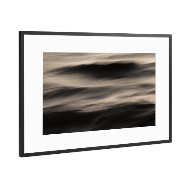 Poster mit Rahmen Schwarz (Metallic) "Nahaufnahme - Wellen" artboxONE - Natur,Abstrakt,Reise / Strand und Meer