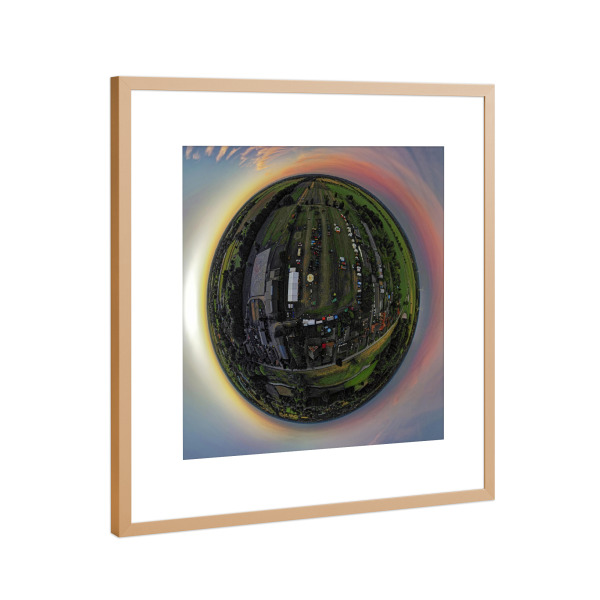 Poster mit Rahmen Kupfer "Sundown Oldtimer-Traktoren-Treffen" artboxONE - Städte,Städte / Hamburg,Natur,Reise,Automobile