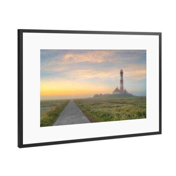 Poster mit Rahmen Schwarz (Metallic) "Leuchtturm in Eiderstedt" artboxONE - Natur,Reise,Architektur