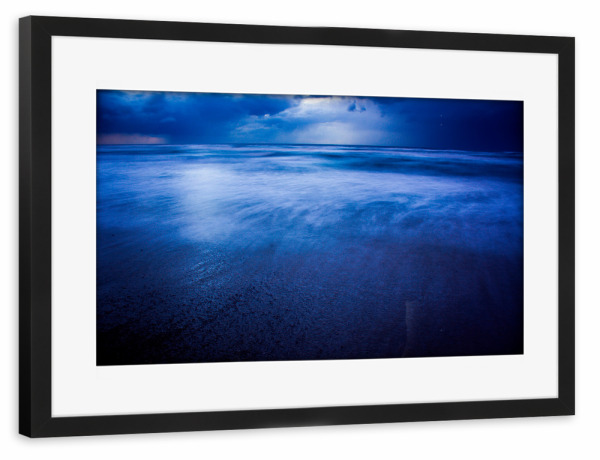 Poster mit Rahmen schwarz "Wintersturm über dem Strand" artboxONE - Natur,Reise,Reise / Strand und Meer