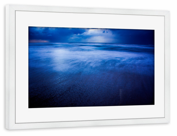 Poster mit Rahmen weiß "Wintersturm über dem Strand" artboxONE - Natur,Reise,Reise / Strand und Meer