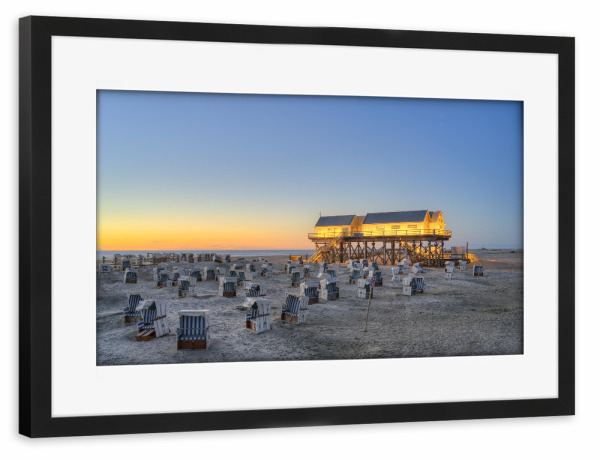 Poster mit Rahmen schwarz "Blaue Stunde in Sankt Peter-Ording" artboxONE - Natur,Reise,Architektur,Reise / Strand und Meer