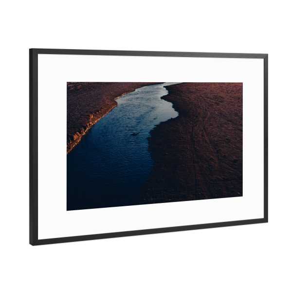 Poster mit Rahmen Schwarz (Metallic) "Brauner Fluss" artboxONE - Natur,Reise / Strand und Meer