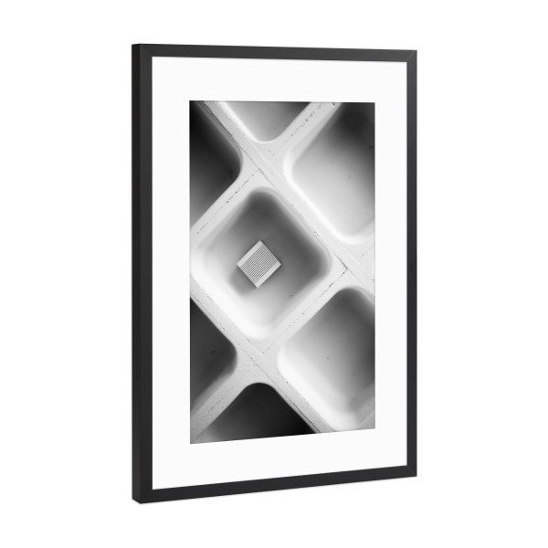 Poster mit Rahmen Schwarz (Metallic) "Der Klang der Stille" artboxONE - Abstrakt,Schwarzweiß,Architektur