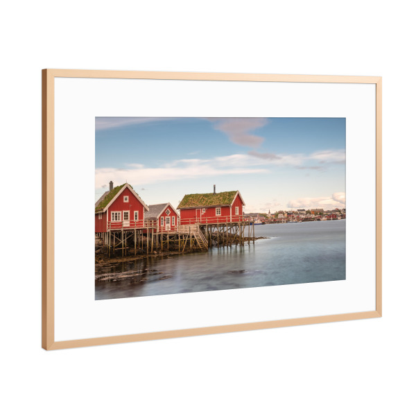 Poster mit Rahmen Kupfer "Lofoten Bootshäuser - Norwegen" artboxONE - Reise,Architektur