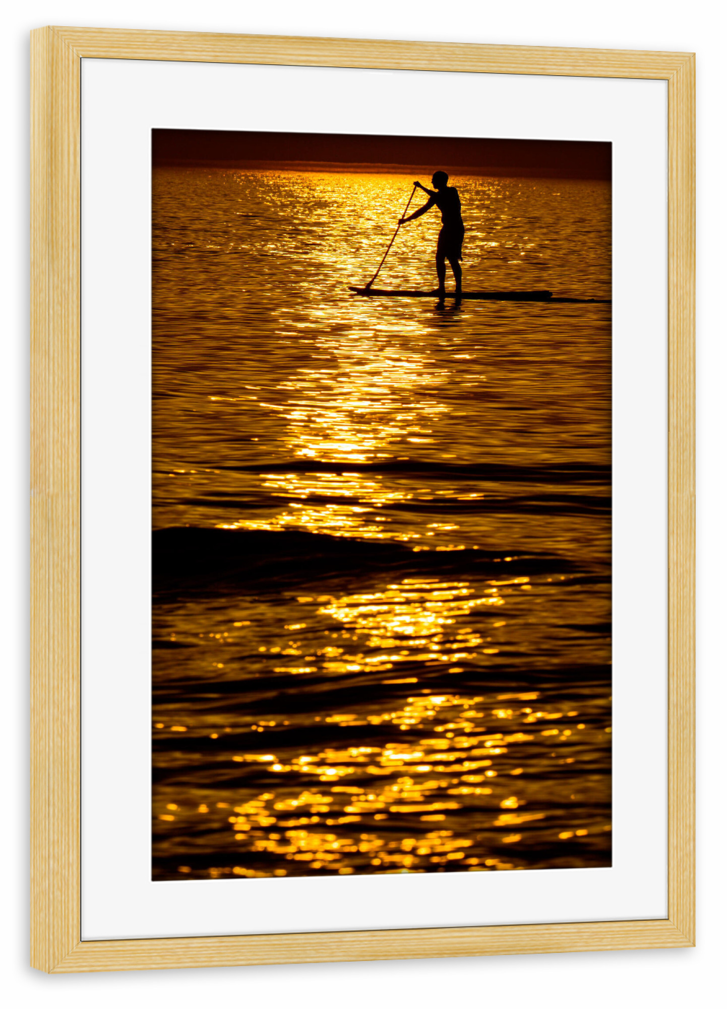 Poster mit Rahmen kiefer "Surfen im goldenen Sonnenuntergang" artboxONE - Natur,Menschen,Reise / Strand und Meer,Sport,Städte / Weitere