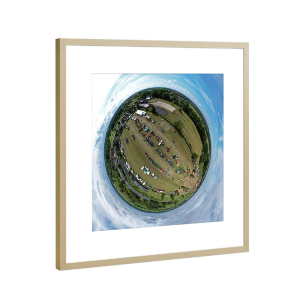 Poster mit Rahmen Gold "Oldtimer-Traktoren-Treffen Hamburg" artboxONE - Städte,Städte / Hamburg,Natur,Reise,Automobile