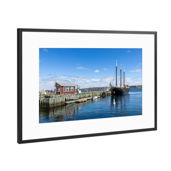 Poster mit Rahmen Schwarz (Metallic) "Segelschiff im Hafen von Halifax" artboxONE - Städte,Architektur,Reise / Länder