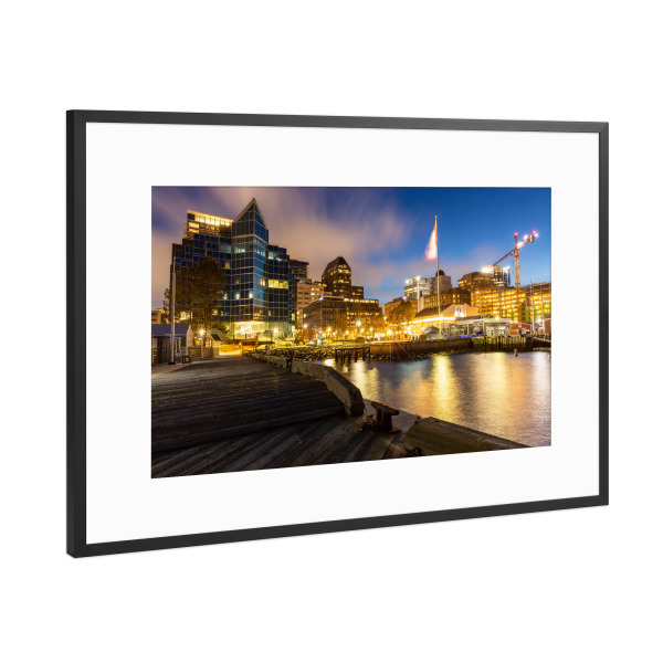 Poster mit Rahmen Schwarz (Metallic) "Halifax Kanada" artboxONE - Architektur - Halifax,Kanada,Skyline,Hafen,Nacht,Nova scotia,Neufundland