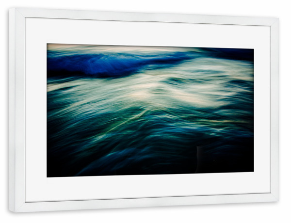 Poster mit Rahmen weiß "Dunkle Wellen Nah" artboxONE - Natur,Abstrakt,Reise / Strand und Meer