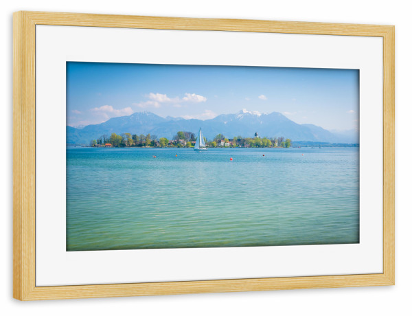 Poster mit Rahmen kiefer "Frühling am Chiemsee" artboxONE - Natur,Reise - Chiemgau,Berge,Landschaft,Bayern,Deutschland,See,Natur