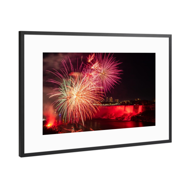 Poster mit Rahmen Schwarz (Metallic) "Niagarafälle mit Feuerwerk" artboxONE - Natur,Reise,Städte / Weitere