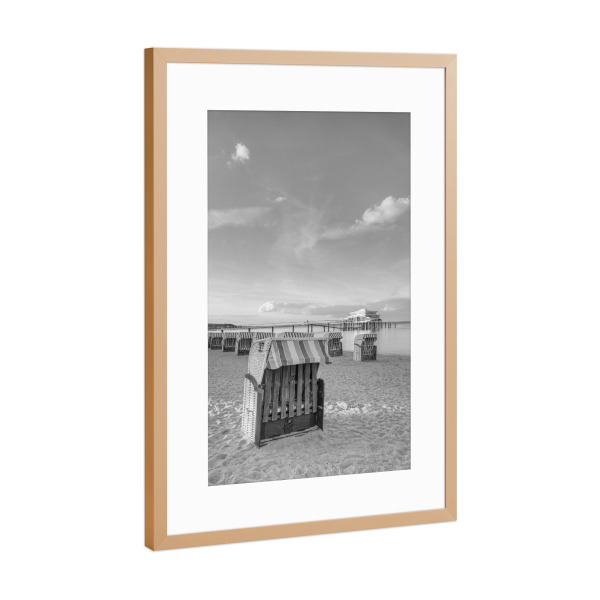 Poster mit Rahmen Kupfer "Timmendorfer Strand sw" artboxONE - Reise,Schwarzweiß,Reise / Strand und Meer
