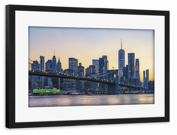 Poster mit Rahmen schwarz "Manhattan am Abend" artboxONE - Städte,Städte / New York,Reise,Architektur,Reise / Länder