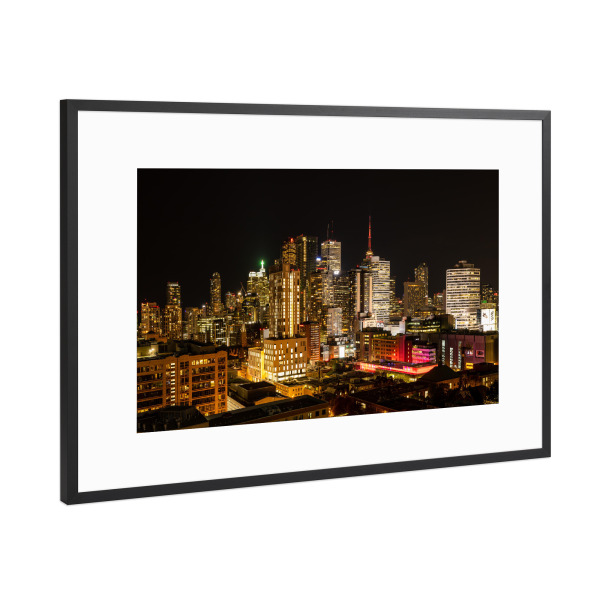 Poster mit Rahmen Schwarz (Metallic) "Toronto Skyline bei Nacht" artboxONE - Architektur - Toronto,Kanada,Skyline,Stadt,Nacht,Beleuchtet,Hochhaus