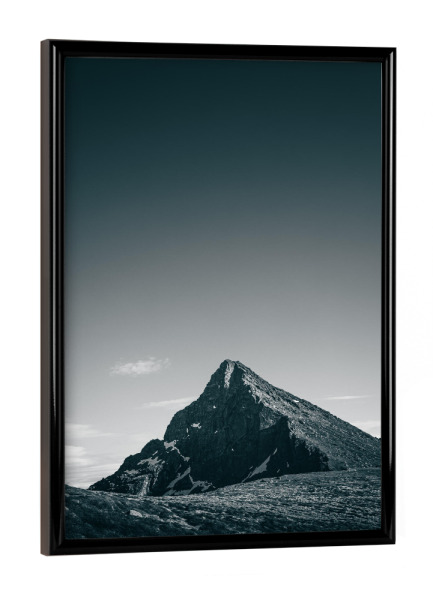 Poster mit schwarzem Rahmen "Monochrome Mountain" artboxONE - Natur