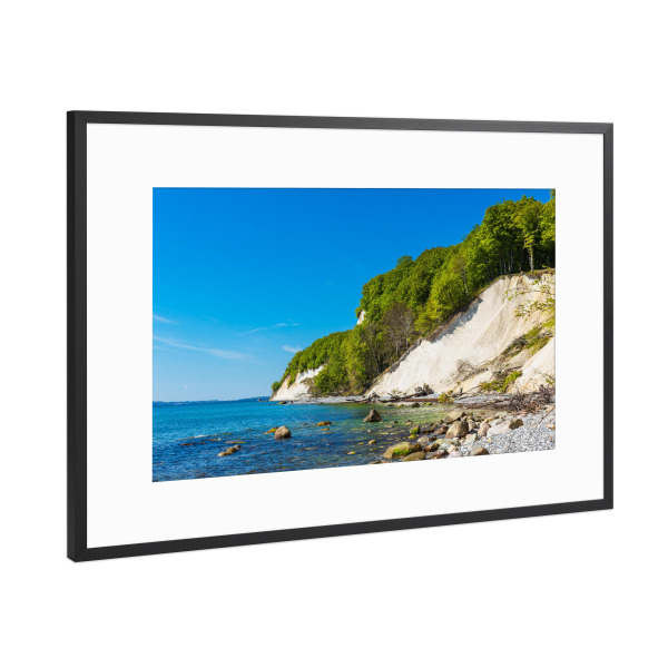 Poster mit Rahmen Schwarz (Metallic) "Steine, Steilküste, Wald" artboxONE - Natur,Reise,Reise / Strand und Meer