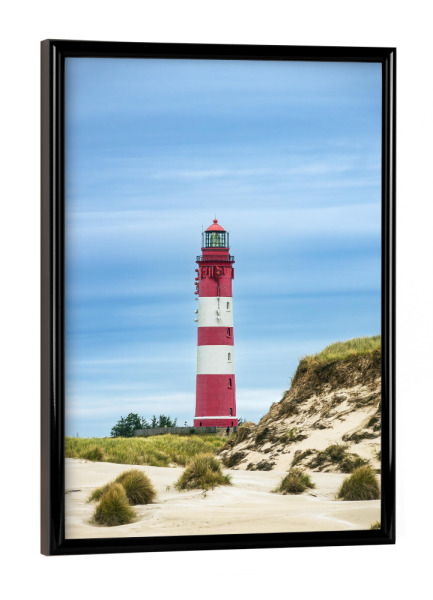 Poster mit schwarzem Rahmen "Wolken, Leuchtturm, Dünen" artboxONE - Natur,Reise,Architektur
