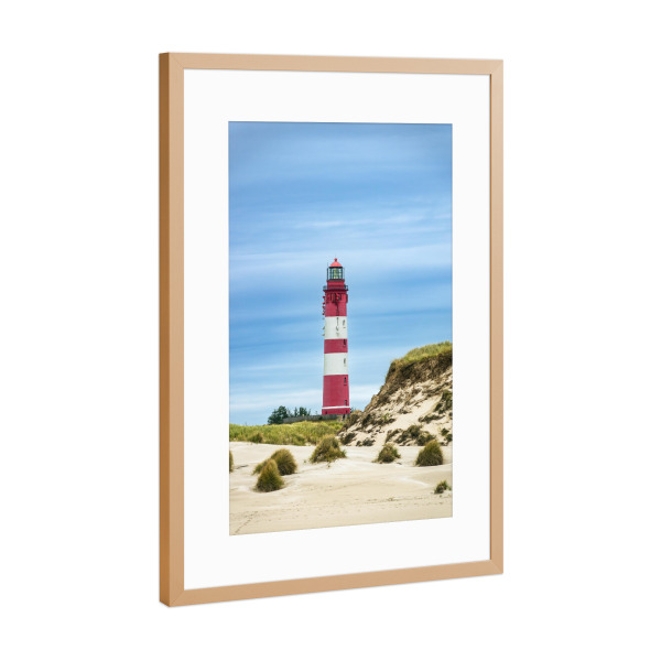 Poster mit Rahmen Kupfer "Wolken, Leuchtturm, Dünen" artboxONE - Natur,Reise,Architektur
