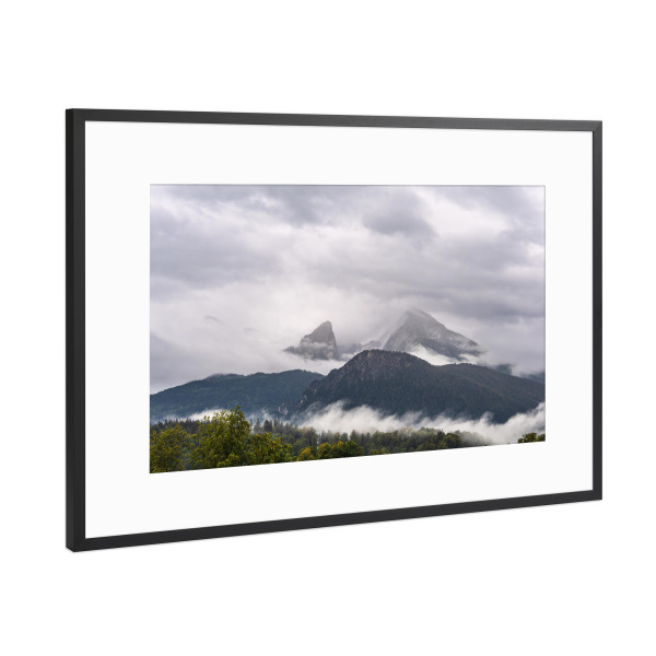 Poster mit Rahmen Schwarz (Metallic) "Wald, Wolken, Berg" artboxONE - Natur,Reise