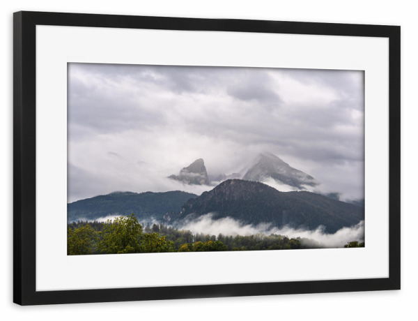 Poster mit Rahmen schwarz "Wald, Wolken, Berg" artboxONE - Natur,Reise