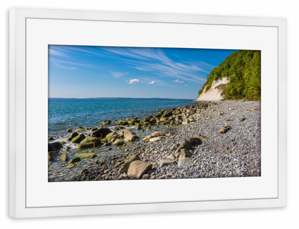 Poster mit Rahmen weiß "Ostsee, Steine, Wald" artboxONE - Natur,Reise,Reise / Strand und Meer